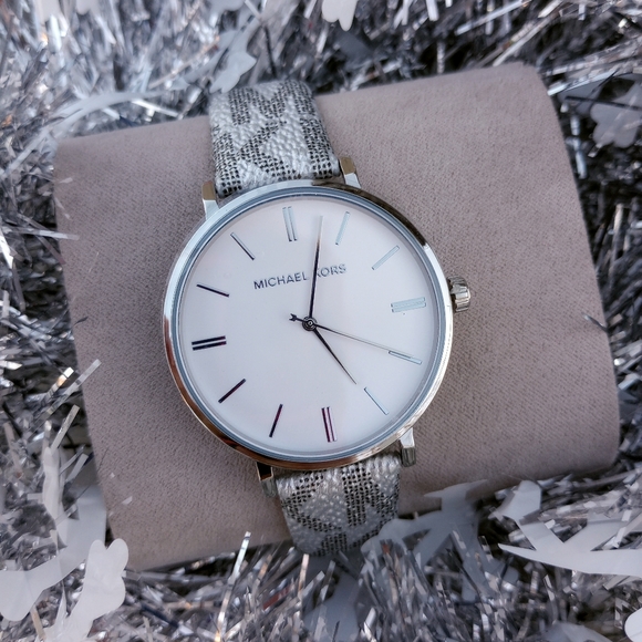 Michael Kors Addyson Silver Monogram Watch - Picture 1 of 14